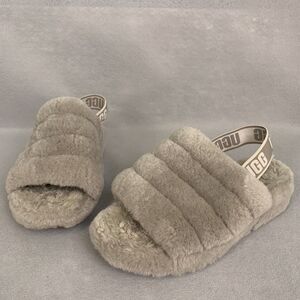 UGG Fluff Yeah Slide Sandals Size 8 Gray Shearling Fuzzy Slippers Cozy Comfort